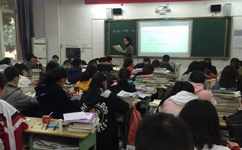 公務(wù)員和教師的收入差距有多大？看完你會報(bào)哪個