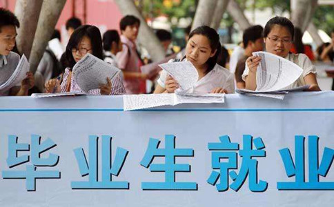 公務(wù)員考試偏向應(yīng)畢業(yè)屆生？往屆生想哭還早了點(diǎn)